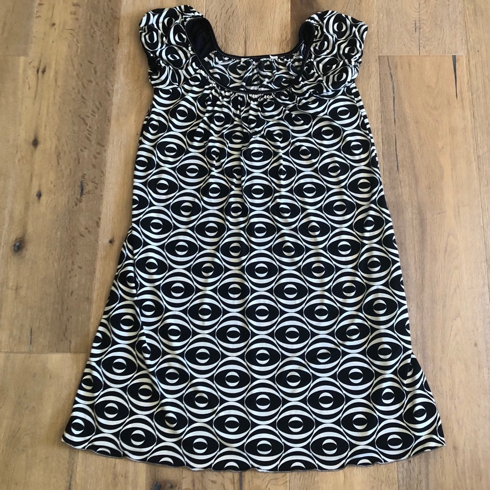 Black & white short loose shift dress